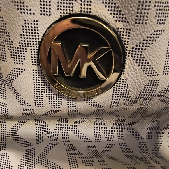 Michael Kors Signature Matching Set Fulton Chain Tote, Wallet and Coin Purse - Picture 12 of 17